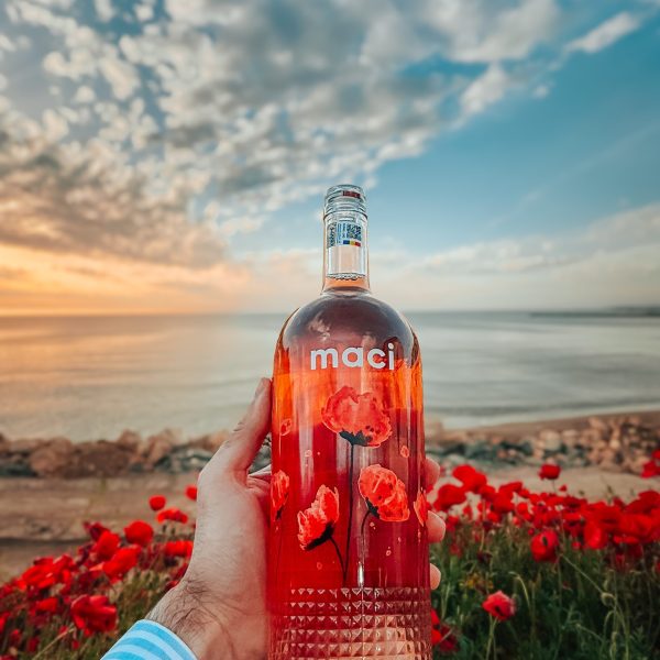 Maci, vin rosu sec Feteasca Neagra plus Cabernet Sauvignon